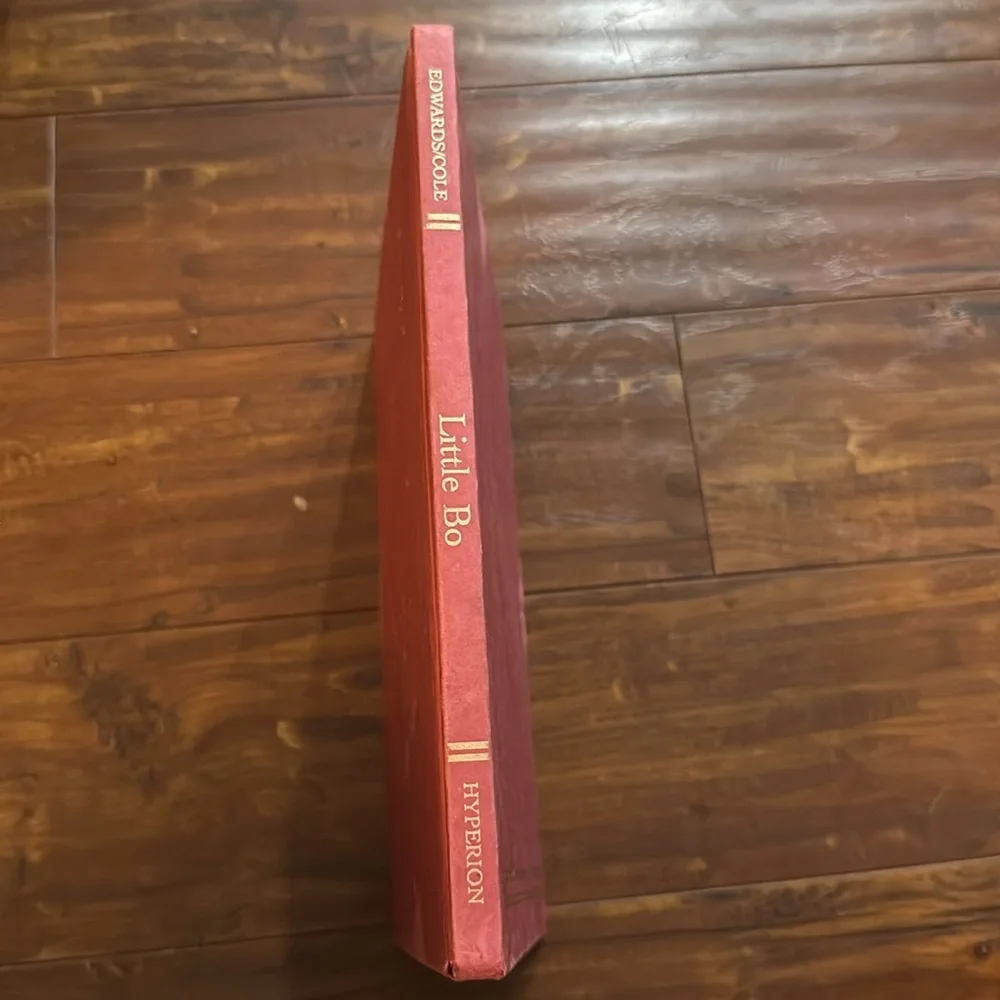 Little Bo: The Story of Bonnie Boadicea red hardcover book‎